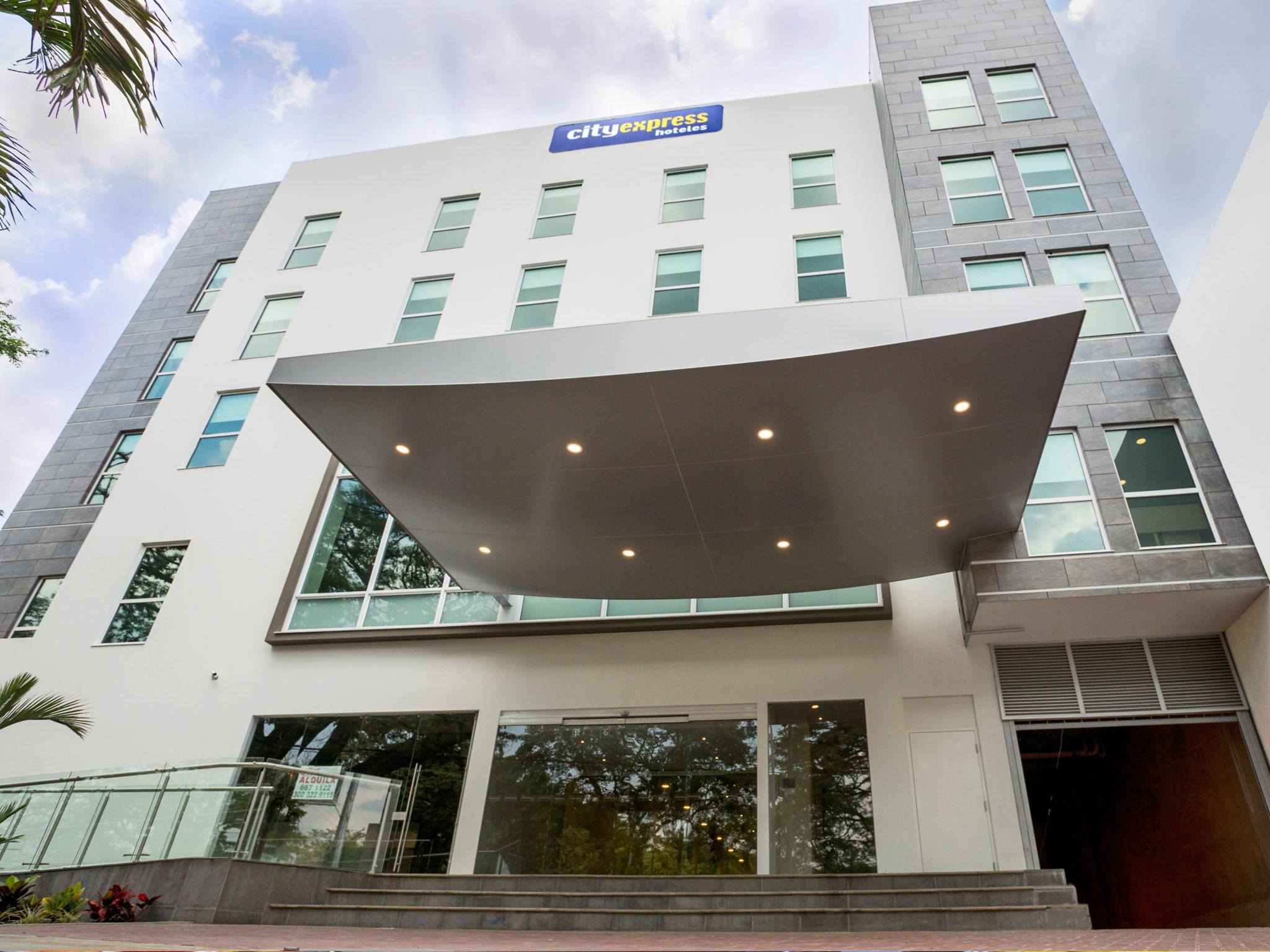 City Express Plus By Marriott Cali Colombia Buitenkant foto