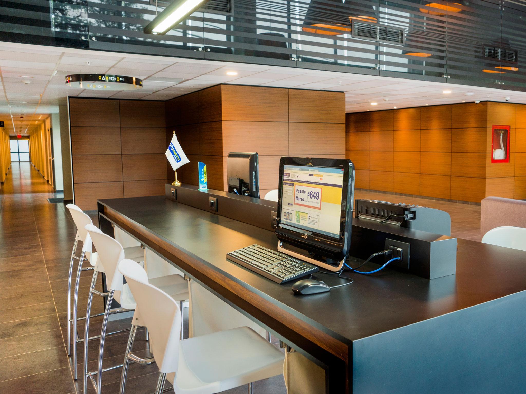 City Express Plus By Marriott Cali Colombia Buitenkant foto