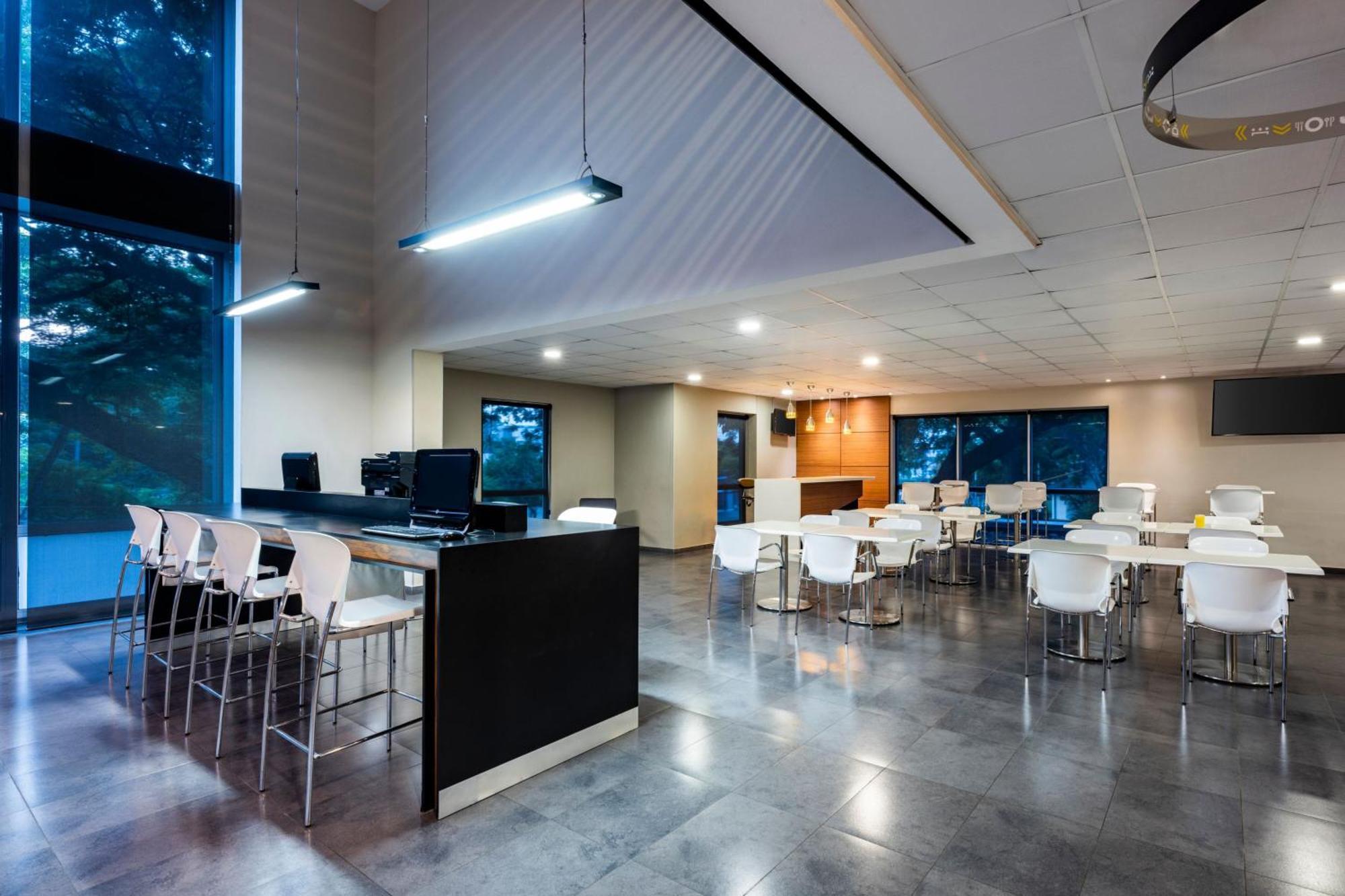 City Express Plus By Marriott Cali Colombia Buitenkant foto