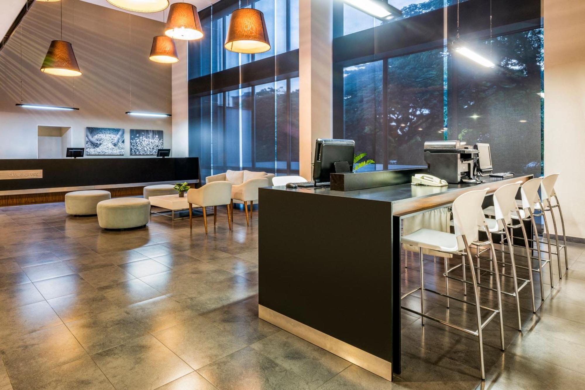 City Express Plus By Marriott Cali Colombia Buitenkant foto
