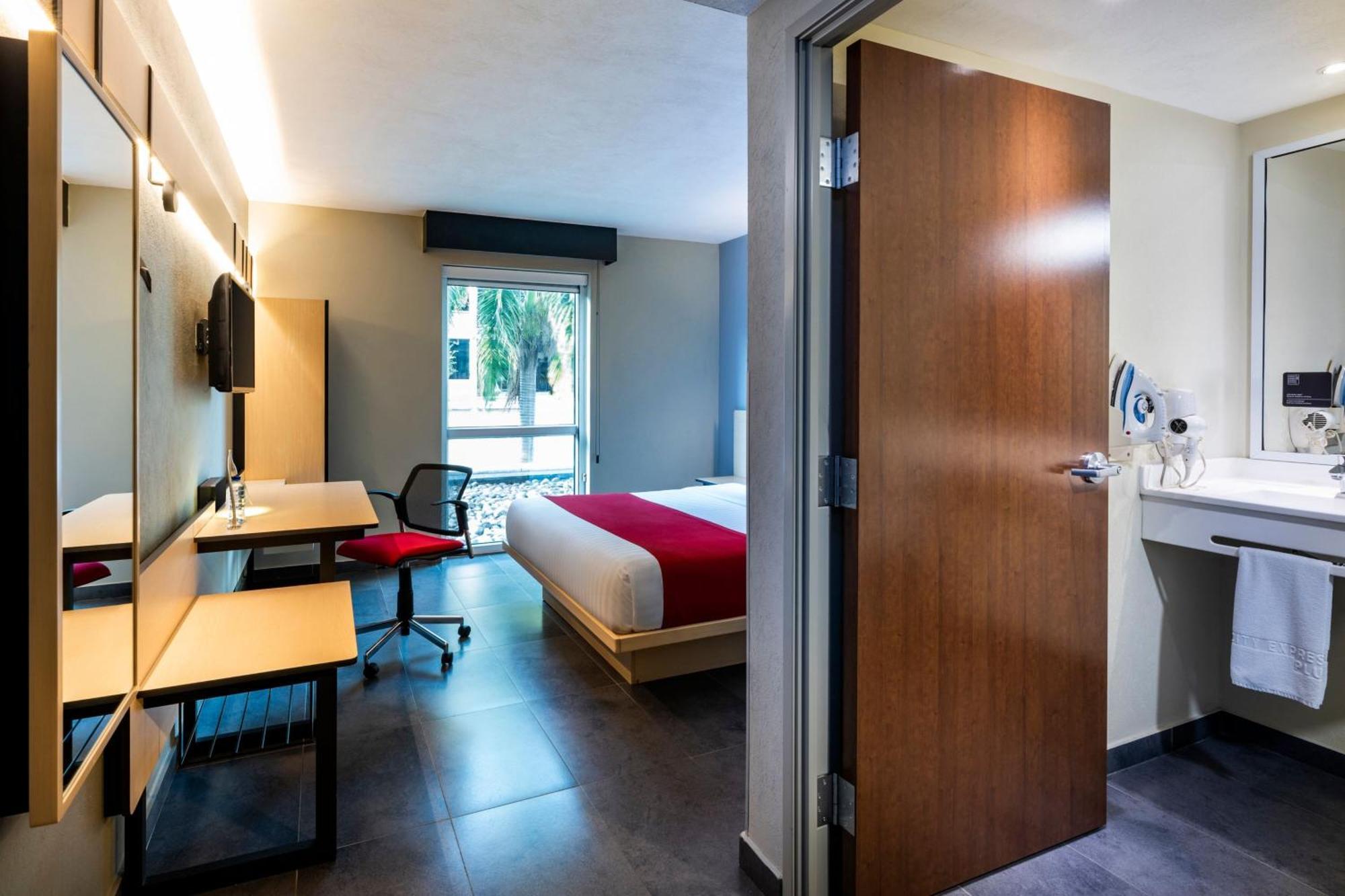 City Express Plus By Marriott Cali Colombia Buitenkant foto