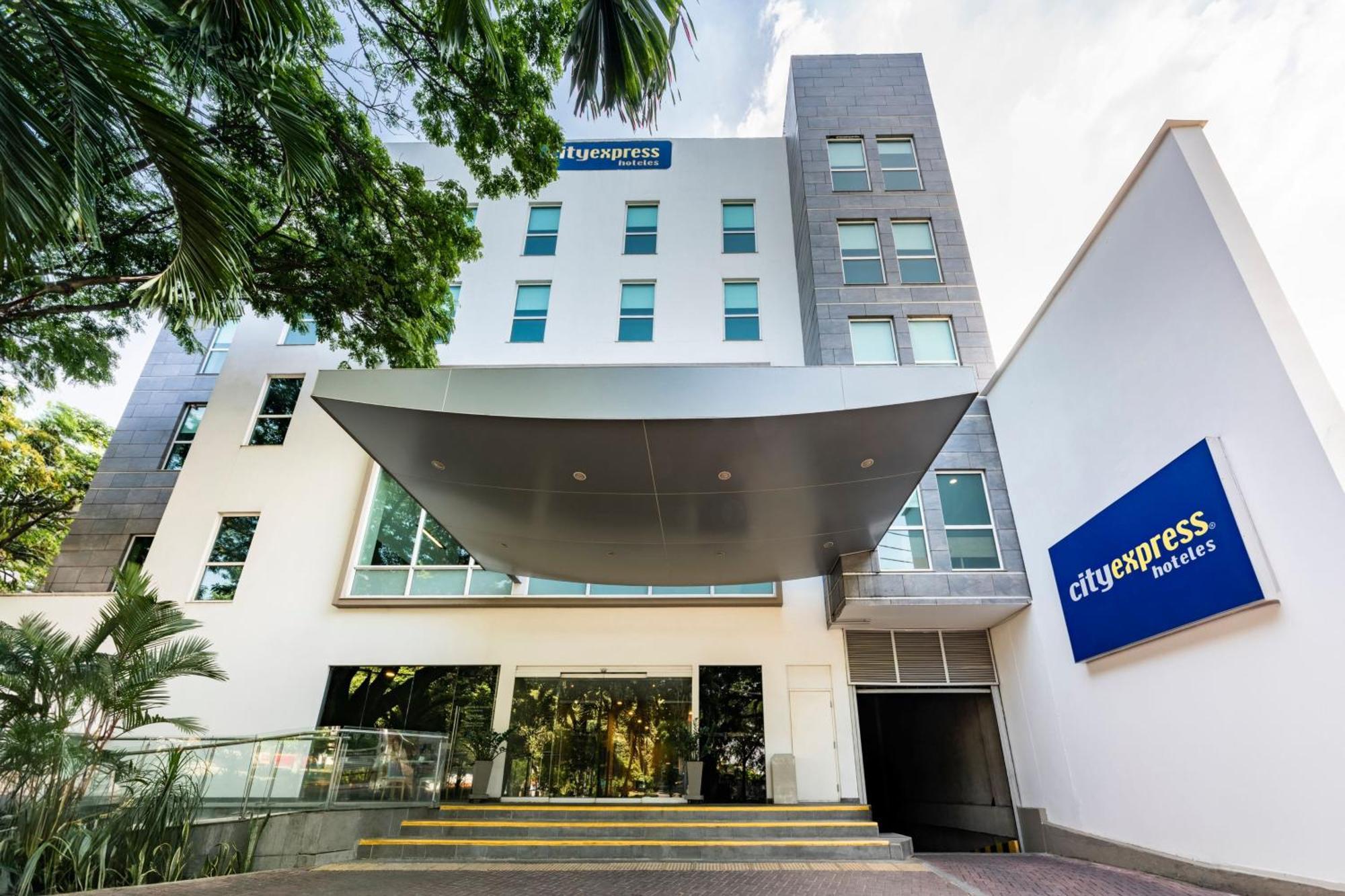 City Express Plus By Marriott Cali Colombia Buitenkant foto